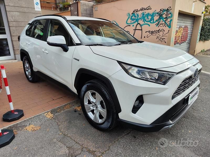 Bianco Usata 2022 Toyota RAV4 Business Edition Station wagon | 31.800 € (Buon prezzo) - Immagine 1/4