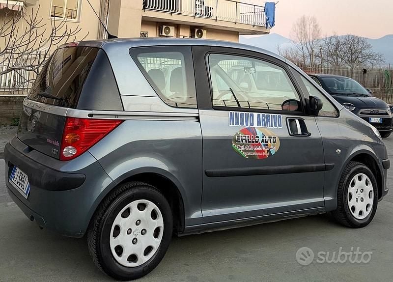 Usata Peugeot 1007 73 CV (53 kW) 2006 Blu Monovolume