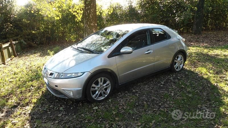 Usata Honda Civic 140 CV (102 kW) 2010 Grigio Berlina