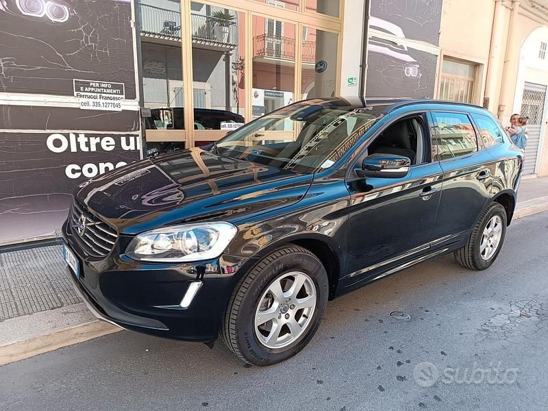 Nero Usata 2015 Volvo XC60 Business Edition SUV | 12.900 € (Buon prezzo) - Immagine 1/4