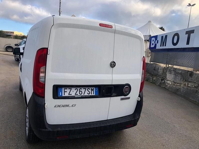 Usata Fiat Doblò Easy 95 CV (69 kW) 2019 Nero Monovolume