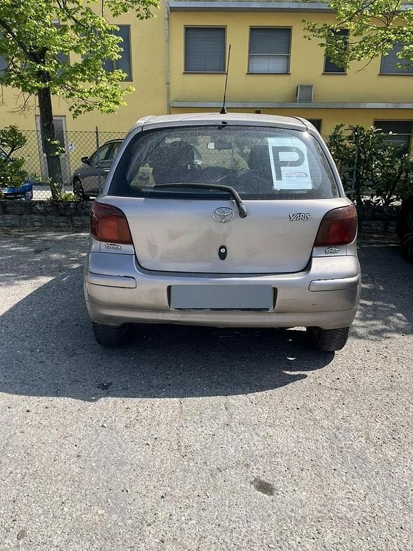 Usata Toyota Yaris 75 CV (55 kW) 2005 Grigio Utilitaria