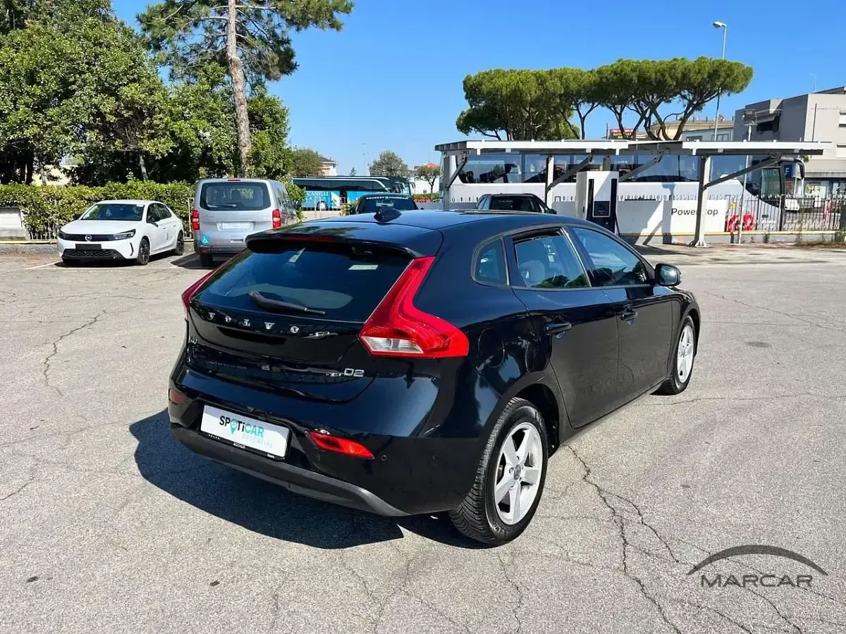 Usata Volvo V40 Kinetic 114 CV (83 kW) 2014 Nero Berlina
