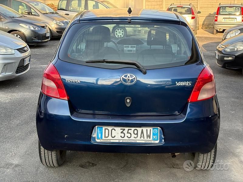 Usata Toyota Yaris Sol 69 CV (50 kW) 2007 Blu Utilitaria