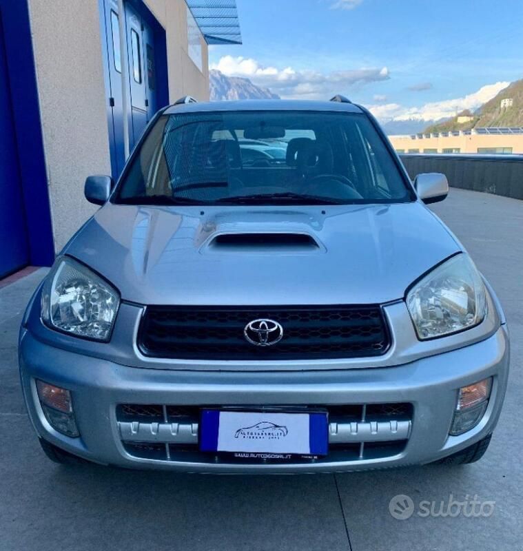 Usata Toyota RAV4 Sol 116 CV (85 kW) 2003 Argento metallizzato SUV