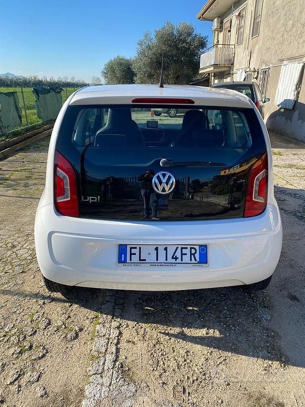 Begagnad VW up! 60 HK (44 kW) 2017 Vit Halvkombi