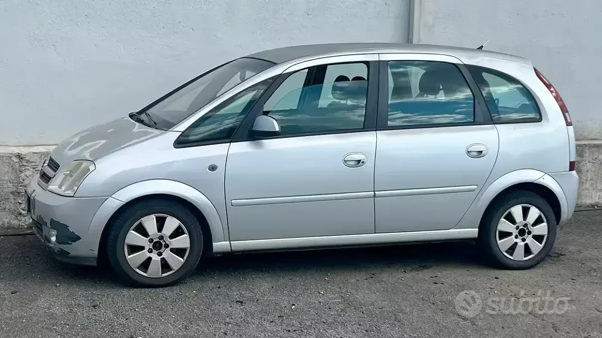 Usata Opel Meriva 101 CV (74 kW) 2005 Grigio Monovolume
