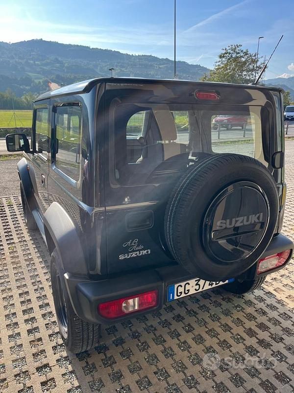 Second-hand Suzuki Jimny 101 CP (74 kW) 2021 Negru SUV