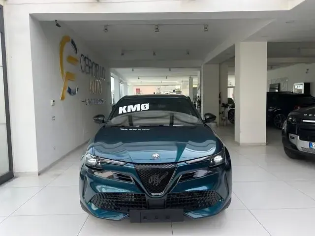 Nuova Alfa Romeo GT Junior Edizione Speciale 136 CV (100 kW) 2025 Blu metallizzato SUV