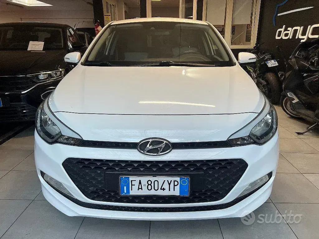 Usata Hyundai i20 Style 84 CV (61 kW) 2015 Bianco Berlina