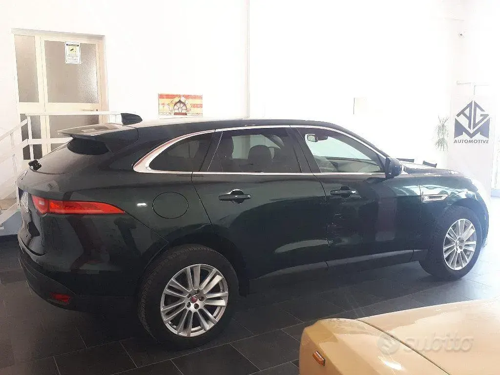 Usata Jaguar F-Pace Portfolio 179 CV (131 kW) 2018 Verde scuro SUV