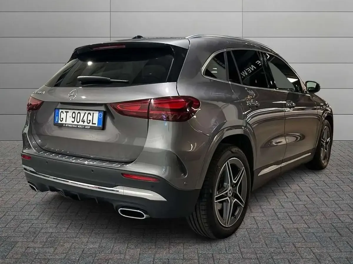 Usata Mercedes GLA200 Advanced Plus 150 CV (110 kW) 2024 Grigio montagna SUV