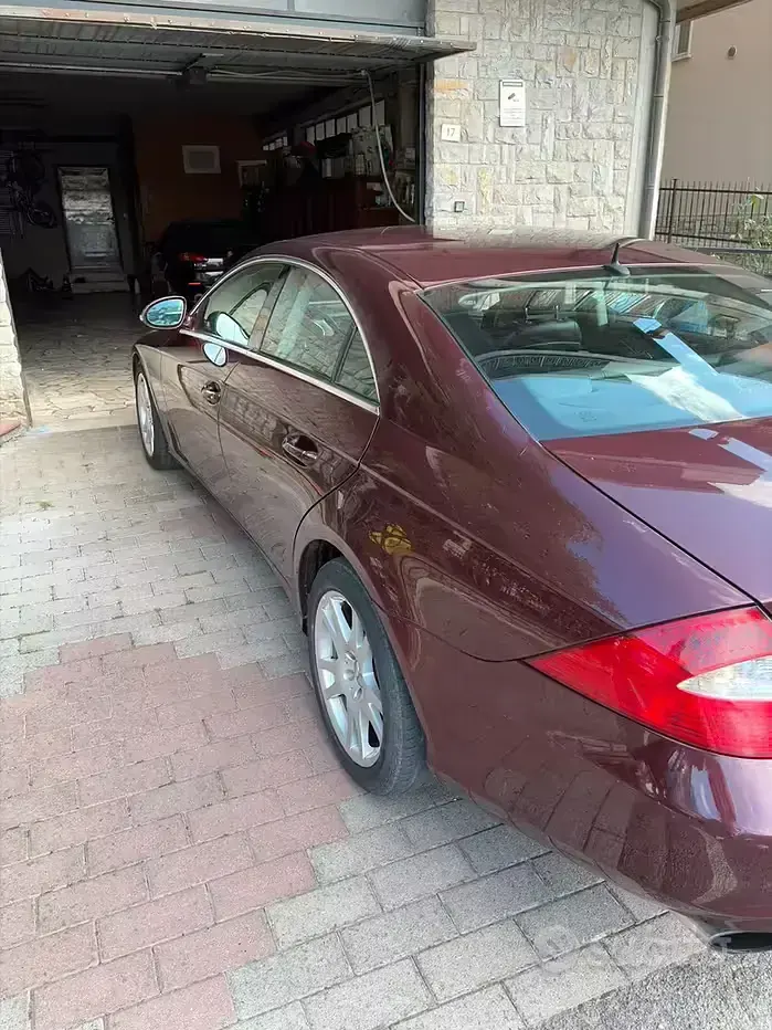 Usata Mercedes CLS320 224 CV (164 kW) 2006 Viola Coupé