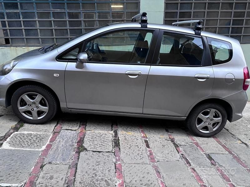 Usata Honda Jazz 82 CV (60 kW) 2007 Grigio Utilitaria