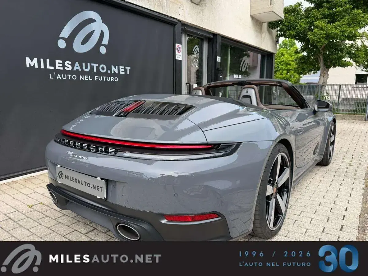 Usata Porsche 911 Carrera Cabriolet 394 CV (289 kW) 2024 Grigio Cabrio