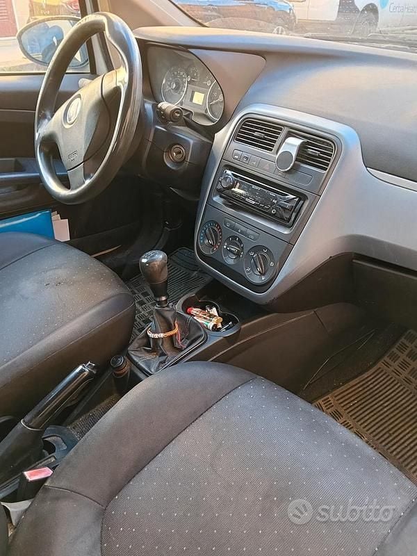 Usata Fiat Grande Punto 75 CV (55 kW) 2008 Bianco Utilitaria