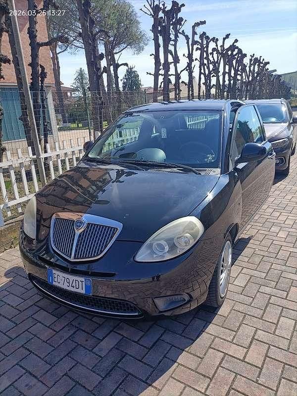 Usata Lancia Ypsilon 69 CV (50 kW) 2011 Nero Utilitaria
