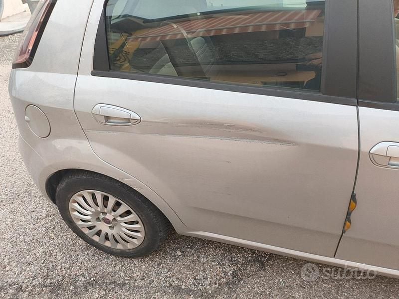 Usata Fiat Punto 60 CV (44 kW) 2010 Grigio Utilitaria