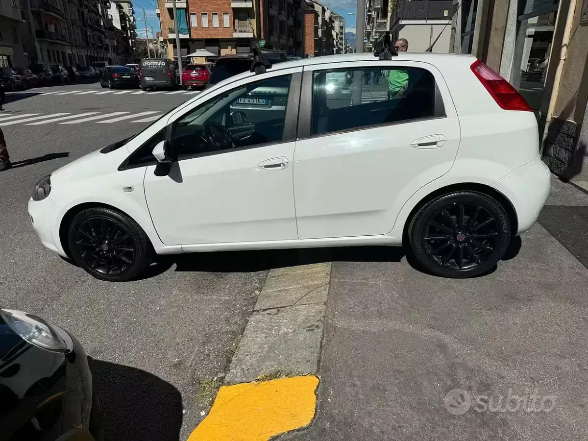 Usata Fiat Grande Punto 75 CV (55 kW) 2015 Bianco Utilitaria
