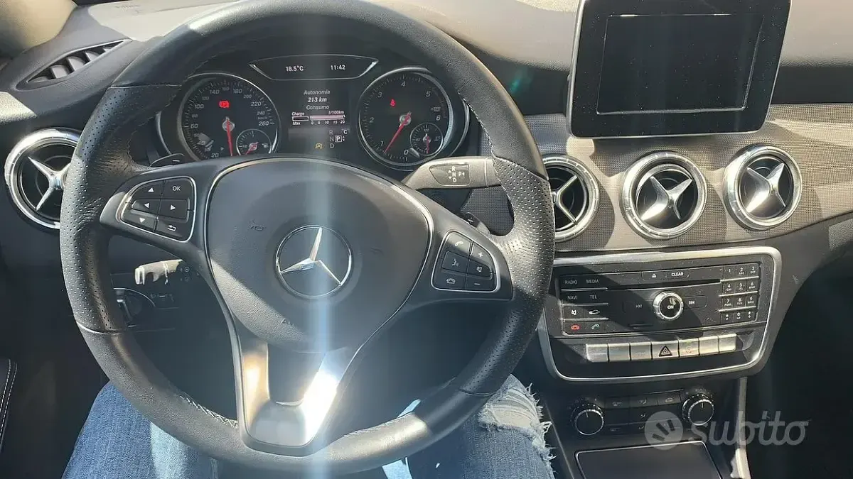 Usata Mercedes CLA200 163 CV (119 kW) 2019 Bianco Coupé
