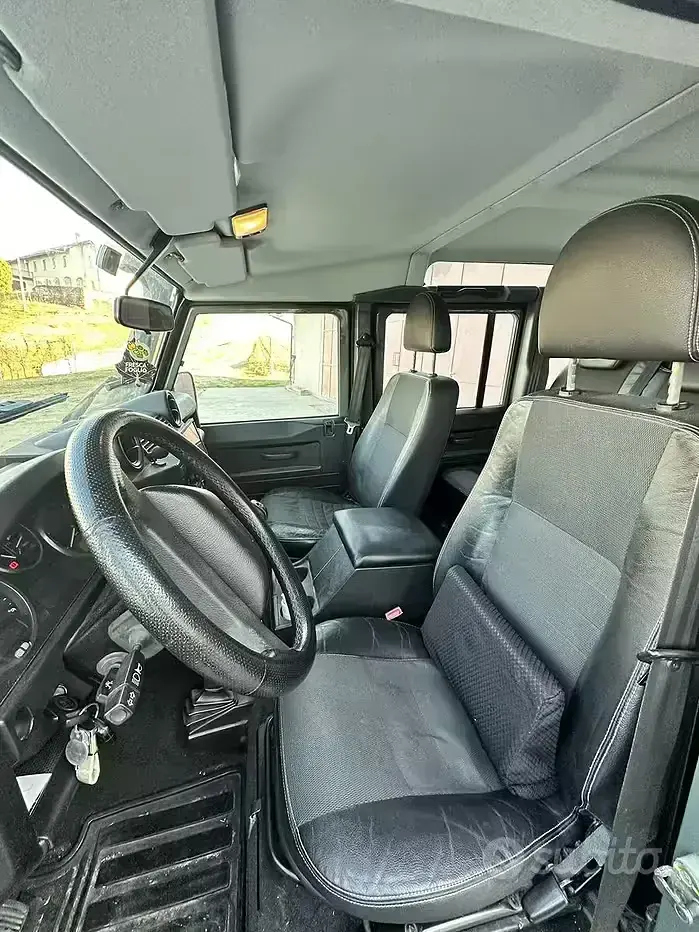 Usata Land Rover Defender 122 CV (89 kW) 2009 Verde Station wagon