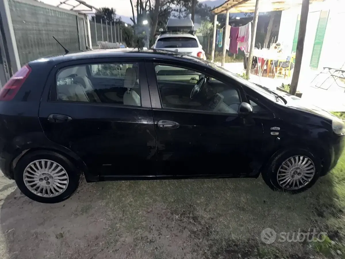 Usata Fiat Grande Punto 75 CV (55 kW) 2006 Nero Utilitaria