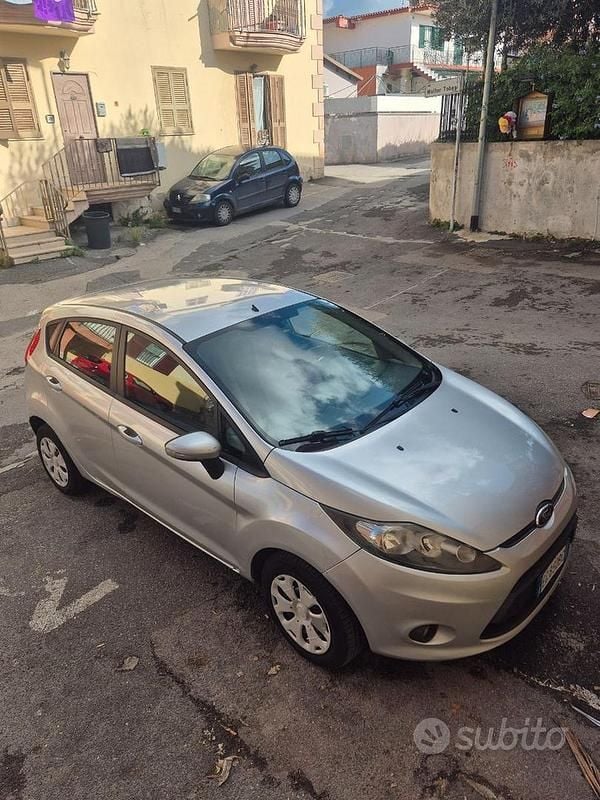 Usata Ford Fiesta 70 CV (51 kW) 2011 Grigio Berlina