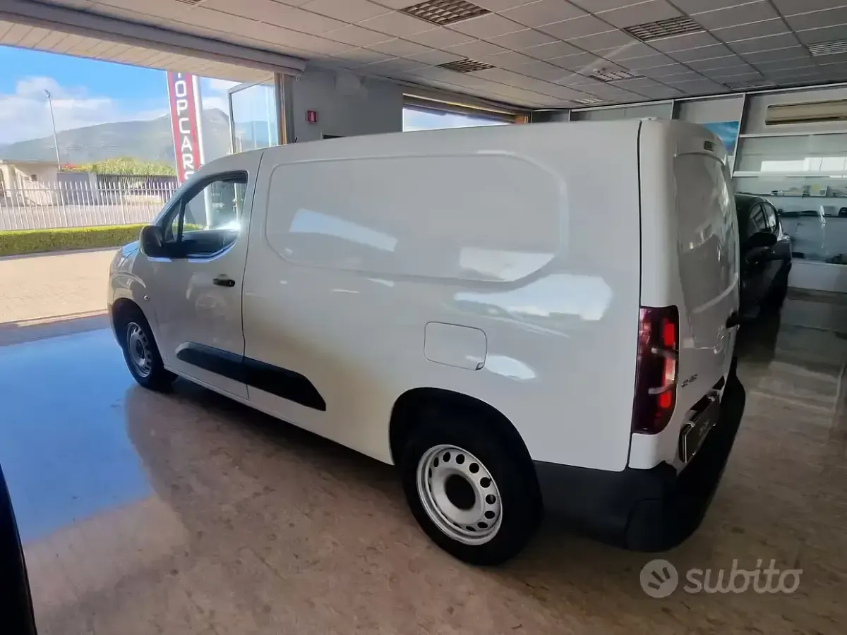 Begagnad Opel Combo 100 HK (73 kW) 2019 Vit Minibuss