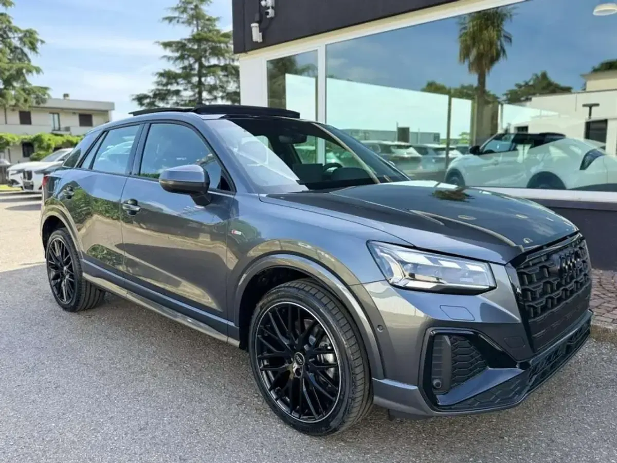 Nuova Audi Q2 S-Line 150 CV (110 kW) 2026 Grigio scuro SUV