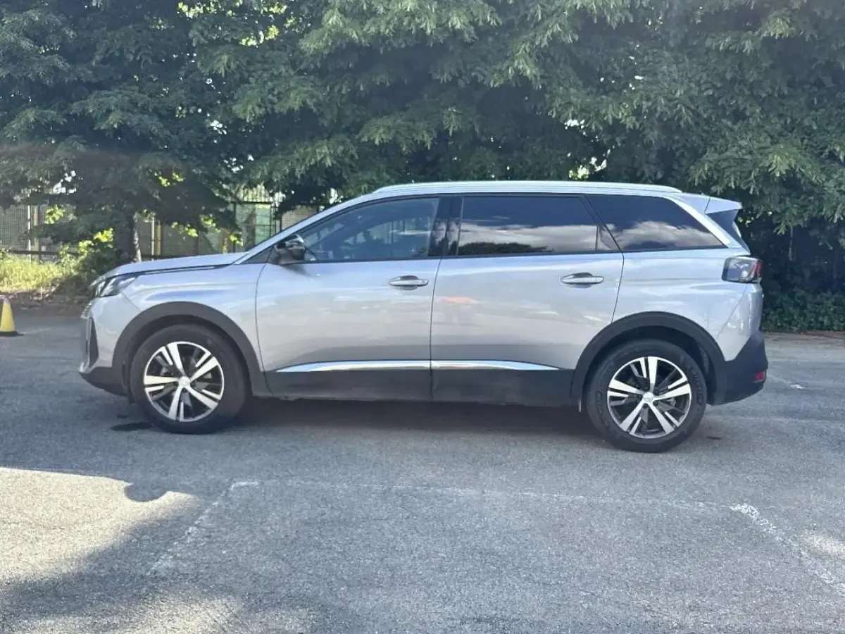 Occasion Peugeot 5008 Allure 131 ch (96 kW) 2024 Gris SUV