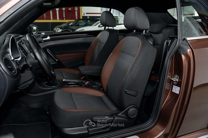 Usata VW Beetle Cabriolet Allstar 105 CV (77 kW) 2016 Dark bronze met. cod. "b8q" Cabrio