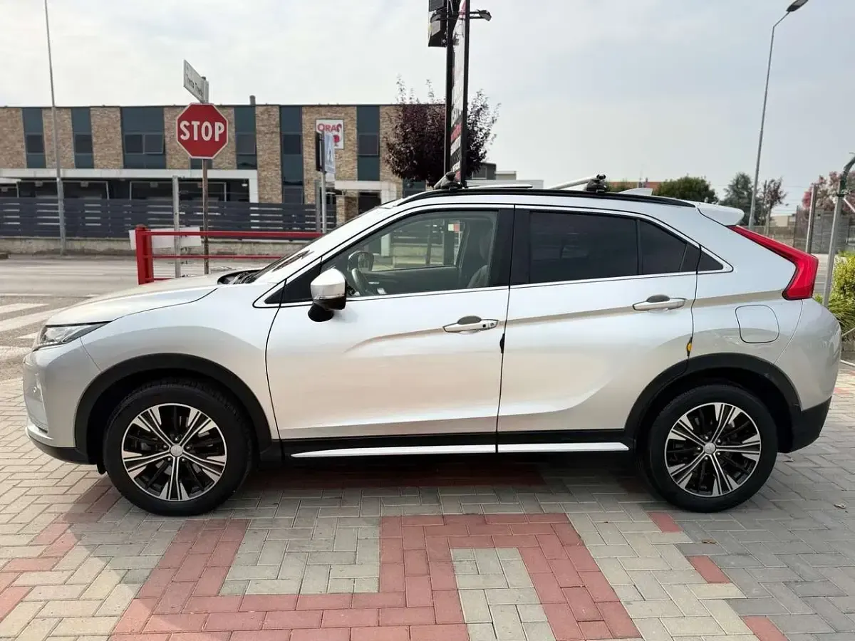 Usata Mitsubishi Eclipse Cross Instyle 163 CV (119 kW) 2019 Argento SUV