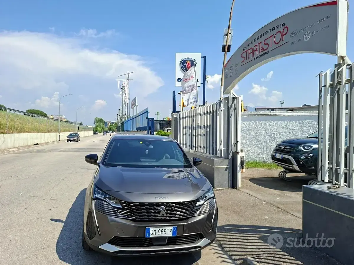 Usata Peugeot 3008 Allure 131 CV (96 kW) 2023 Grigio SUV