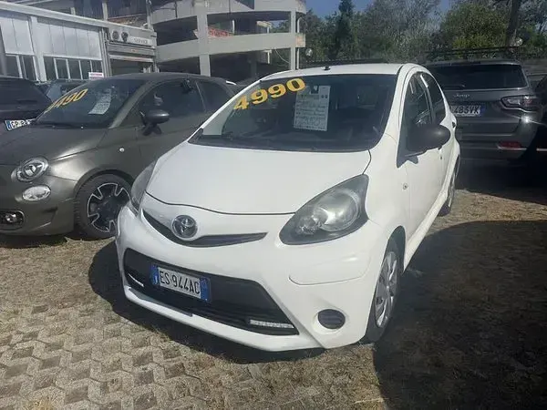 Usata Toyota Aygo Connect Style 72 CV (52 kW) 2013 Utilitaria