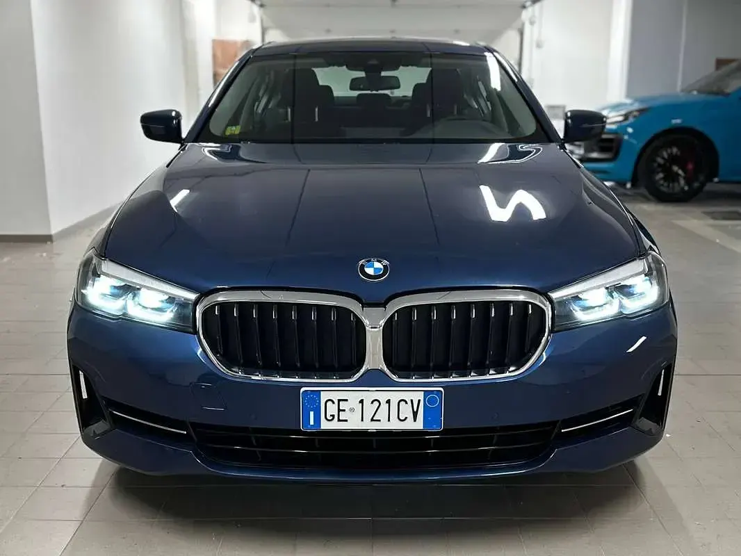 Usata BMW 520 Efficient Dynamics 190 CV (139 kW) 2021 Blu/azzurro Berlina