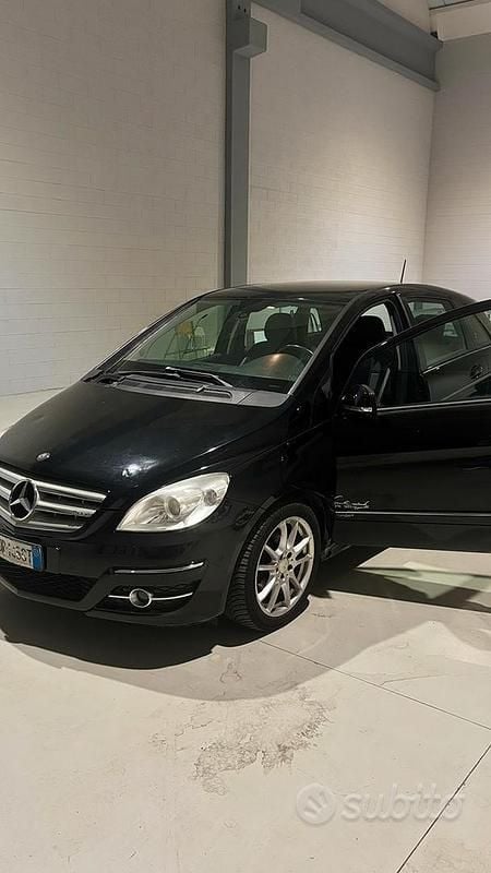 Usata Mercedes B200 140 CV (102 kW) 2008 Nero Monovolume