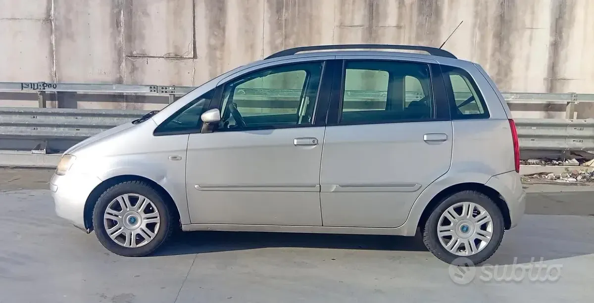 Usata Fiat Idea Active 69 CV (50 kW) 2004 Grigio Monovolume