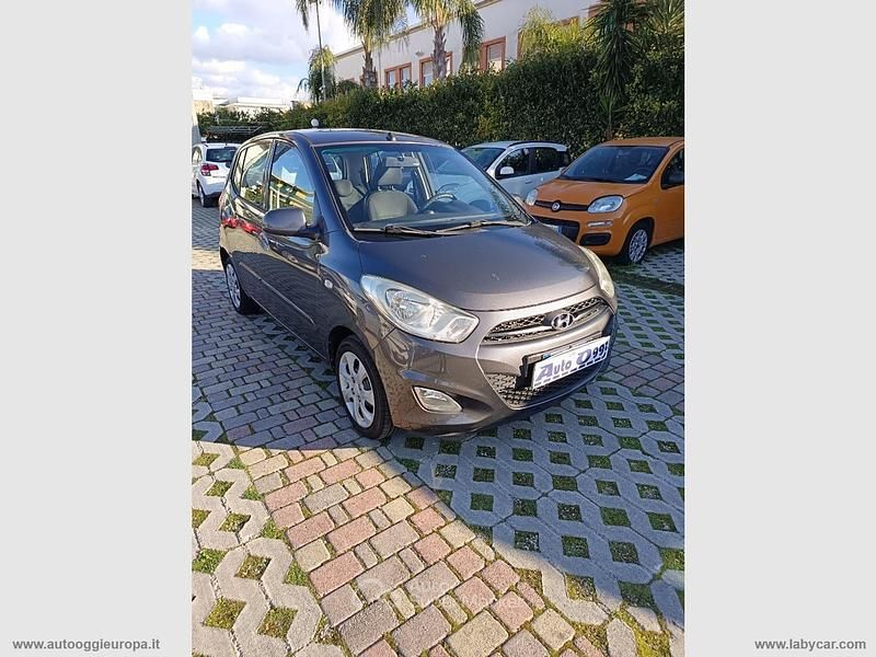 Usata Hyundai i10 Classic 69 CV (50 kW) 2012 Gray Utilitaria