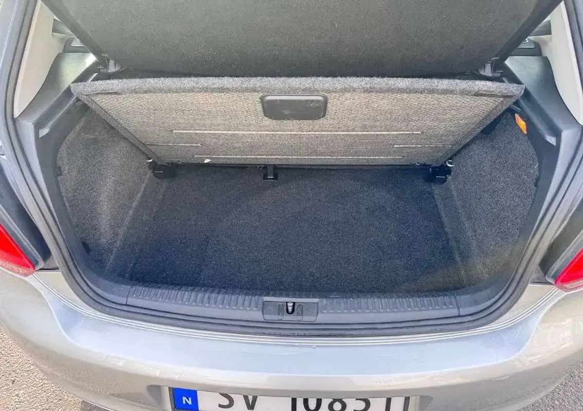 Usata VW Polo Comfortline 69 CV (50 kW) 2005 Argento Berlina