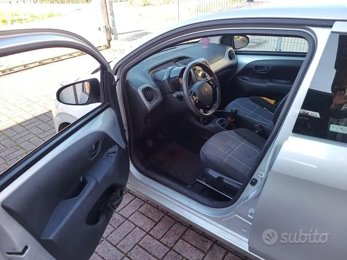 Usata Peugeot 108 69 CV (50 kW) 2017 Grigio Berlina