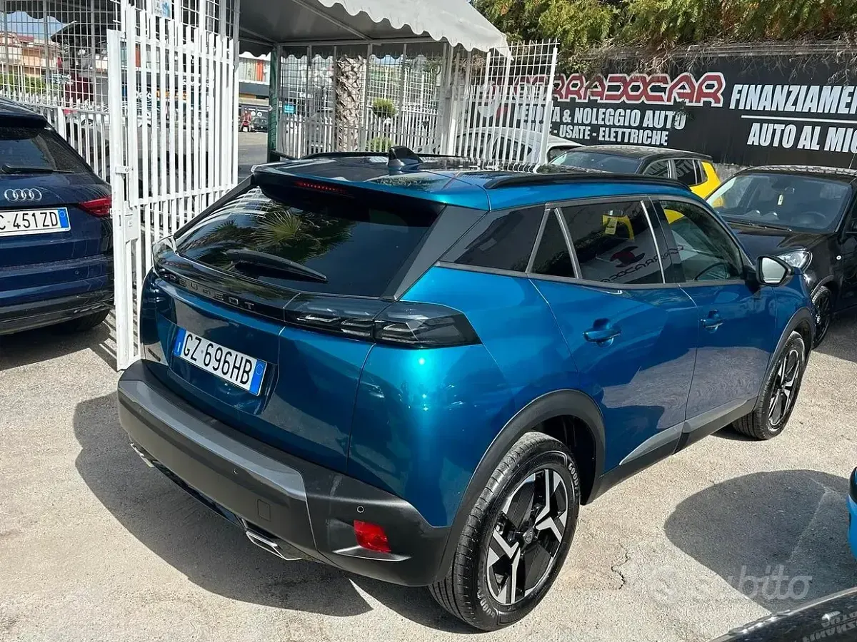 Usata Peugeot 2008 Allure 131 CV (96 kW) 2025 Perlato SUV