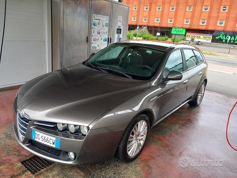 Usata Alfa Romeo 159 Progression 150 CV (110 kW) 2008 Marrone Station wagon