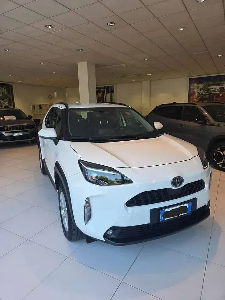 Usata Toyota Yaris Cross Active 92 CV (67 kW) 2025 Bianco SUV