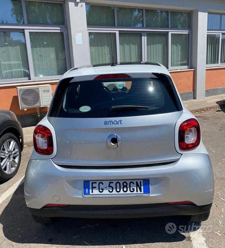 Grigio Usata 2016 Smart #5 SUV | 11.000 € - Immagine 1/4
