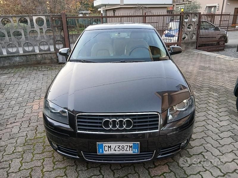 Nero Usata 2004 Audi A3 Tre volumi | 3700 € (Ottimo prezzo) - Immagine 1/4