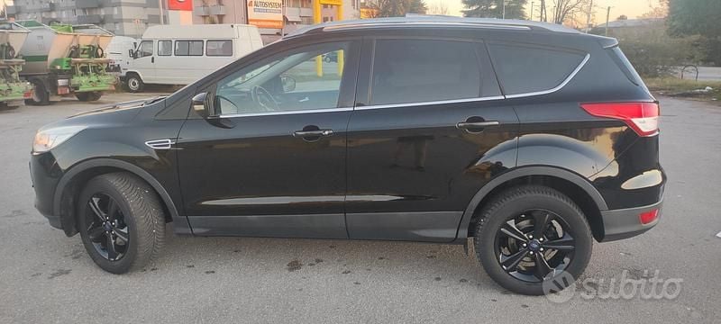 Usata Ford Kuga S 120 CV (88 kW) 2016 Nero SUV