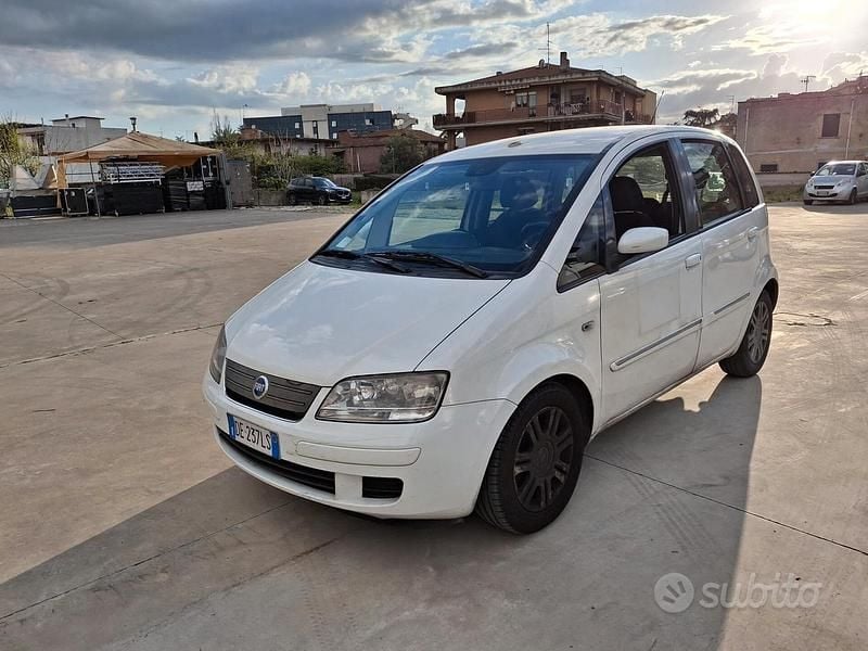Usata Fiat Idea 90 CV (66 kW) 2006 Bianco Monovolume