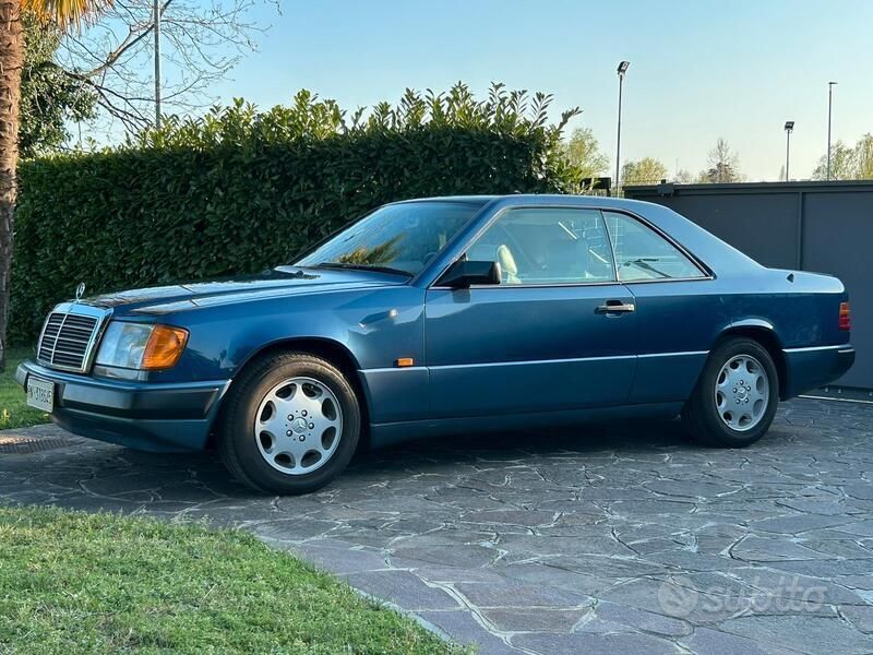 Blu/azzurro Usata 1989 Mercedes E300 Coupé | 11.900 € - Immagine 1/4
