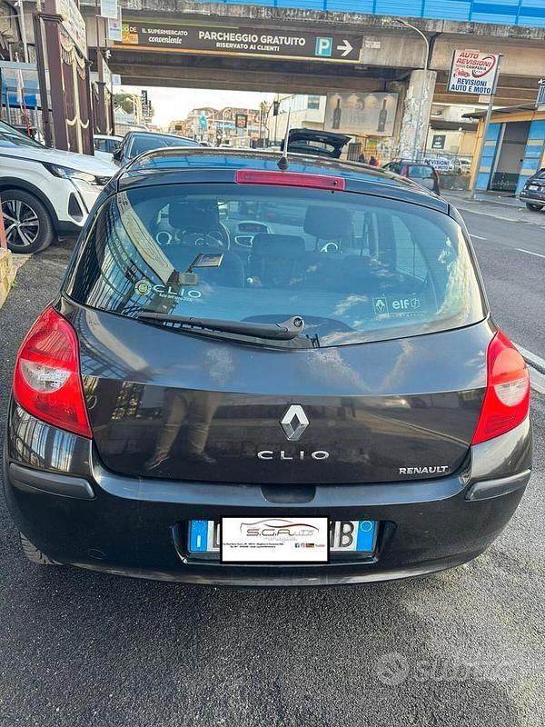 Usata Renault Clio II Dynamique 85 CV (62 kW) 2006 Nero Berlina