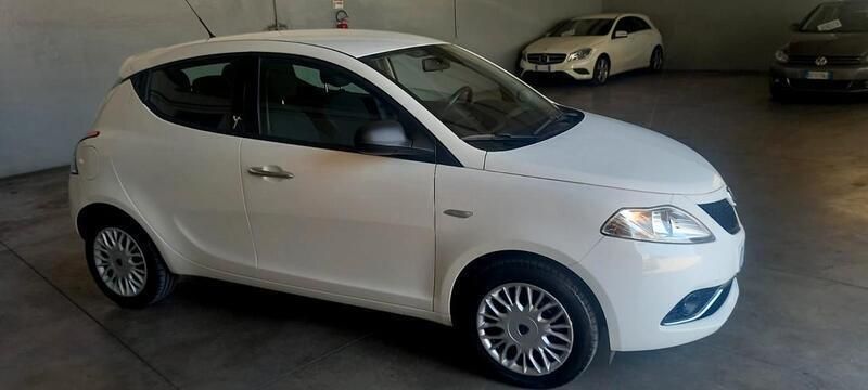 Bianco Usata 2016 Lancia Ypsilon Gold Due volumi | 11.500 € (Cara) - Immagine 1/4